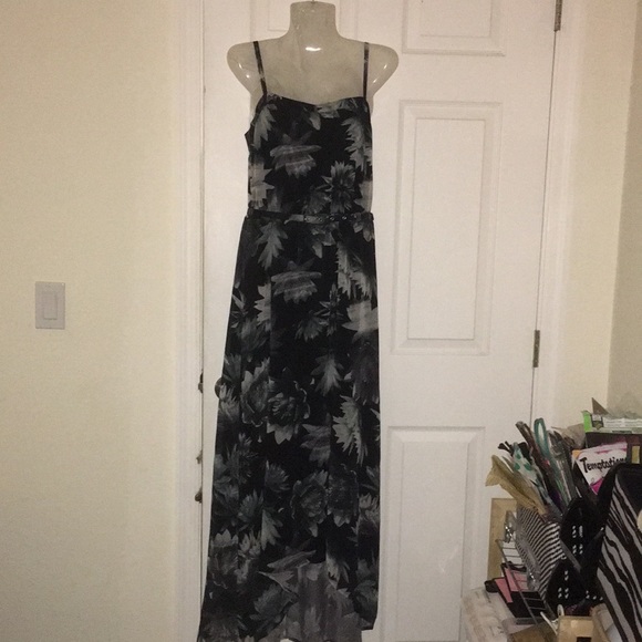 French Connection Dresses & Skirts - NWOT French Connection Floral Maxi Dress Size 6